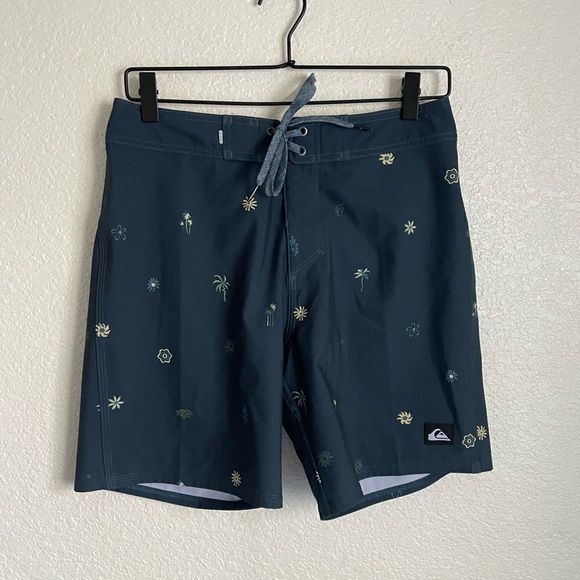 Quiksilver Men’s Surfsilk 69 18” Boardshorts Sz 28 Midnight Navy Heat Waves - Picture 2 of 10